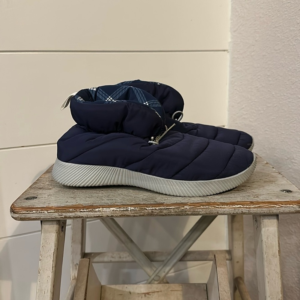 LANDS’ END BLUE PUFFER SLIP ON BOOTIE SLIPPER SIZE 8